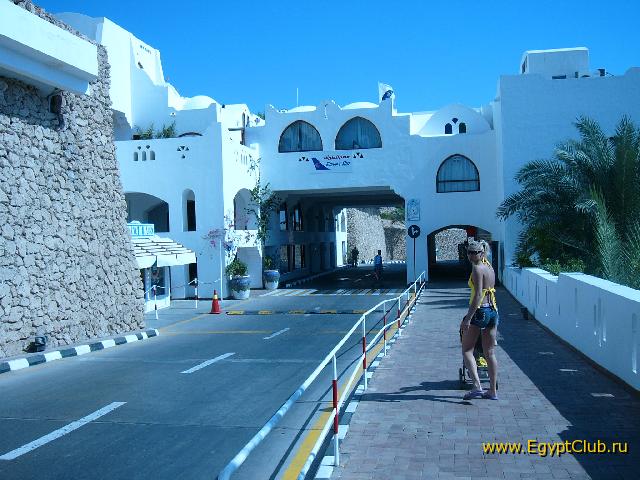 ������  � ����