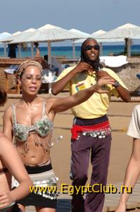 ��  �����.