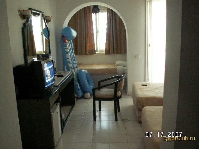 C�������4