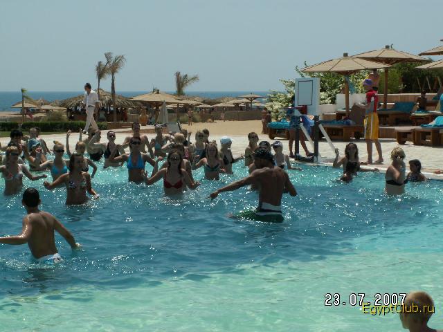 C�������4