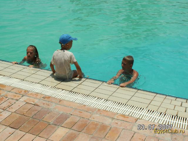 C�������4