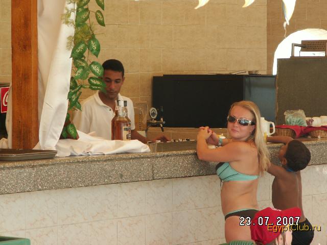 C�������4