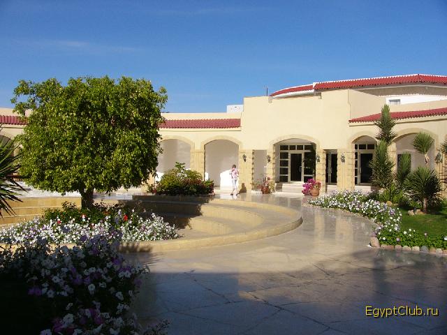 Coral Beach Tiran 