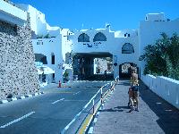 ������  � ����