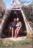 ���  �����)