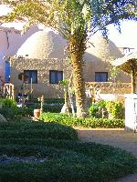 ���-����