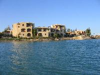 ���-����