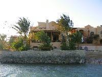 ���-����